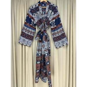 Cómodo y Cálido Kimono de Lana de Yak para Mujer, Estampado de Diamantes Azules, Bata de Casa con Bolsillos, Tejido ODM - Product Image 4