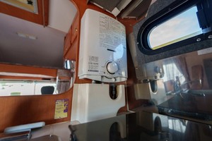 บ้านคอนเทนเนอร์ขนาดเล็ก Canter Camper พร้อมดีไซน์ทันสมัย ระบบไฟฟ้าในตัว และพื้นที่เตรียมพร้อมสำหรับการรับประกัน - Product Image 2