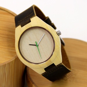 Unisex <span class=keywords><strong>legno</strong></span> di bambù orologio da polso fatto a mano vera pelle di mucca cinturino <span class=keywords><strong>in</strong></span> <span class=keywords><strong>legno</strong></span> orologio regalo di anniversario per lui e lei - Product Image 3