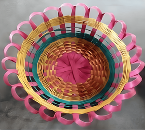 Panier rond en bambou tissé à la main vibrant avec bordure décorative rose organisateur écologique pour cadeaux fruits ou décor - Product Image 1