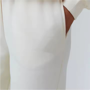 Nuevo Conjunto de jogging de invierno de dos piezas de calidad superior para mujer de la mejor calidad Servicio OEM Chándales con capucha personalizados al por mayor - Product Image 3