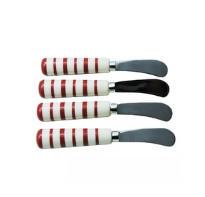 Esparcidor de queso y mantequilla de diseño personalizado en cuchillo de acero inoxidable de grado 304 con juegos de cubiertos de mango fundido - Product Image 2