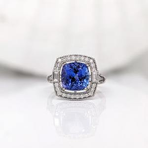 Anillo Elegante con Gema Esmeralda, Oro Blanco de 14k, Corte Cojín Sólido de 8mm, Piedra de Nacimiento de Diciembre, Moderno para Fiesta o Boda - Product Image 1