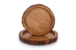 Plateau en bois vintage ou industriel avec roues souvent utilisé comme plateau décoratif pour la maison, la salle à manger et le salon Design rustique - Product Image 5