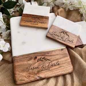 Planche à découper personnalisée de luxe gravée par The Craft Exim Company pour la cuisine, la maison, le restaurant, cadeau de mariage, nom personnalisé - Product Image 1