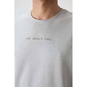 Camiseta Air Jones para Hombre, Corte Holgado, Color Gris Piedra, Mezcla de Algodón, Superficie Texturizada y Estampado Gráfico - Modelo 88364 - Product Image 3