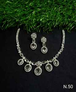 ENSEMBLE DE COLLIER DE MARIÉE EN DIAMANT AMÉRICAIN ET BOUCLES D'OREILLES CLASSIQUES ET DE HAUTE QUALITÉ ENSEMBLE DE BIJOUX DE MARIAGE POUR FEMMES DE STYLE CLASSIQUE - Product Image 4