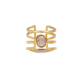 Bague en pierre de soleil de créateur, bijou en plaqué or de forme ovale faite à la main, bijou élégant à coupe lisse, article cadeau pour ami - Product Image 4