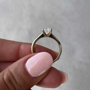 Anillo de Compromiso con Diamante Ovalado de 1 Quilate Cultivado en Laboratorio, Certificado por IGI, Color EF, Claridad VS - Product Image 2