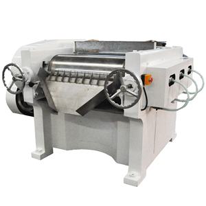 เครื่องบดสามลูกกลิ้ง S-150 ความแข็งแรงสูง ใช้บดและปรับปรุงวัสดุสบู่ที่ทําจากโลหะผสมเย็น - Product Image 4