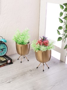 Maceta de hierro de diseño elegante con acabado blanco elegante y brillo sutil para la decoración del hogar inspirada en la naturaleza y el uso del jardín - Product Image 5