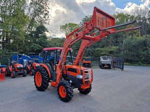 Tractor Kubota L2501 con Transmisión Manual, 2001-4000 Horas, 25HP, 4WD, Cargador, Caja de Cambios 8/4, Bomba de Engranajes, Rodamiento, Motor - Product Image 5