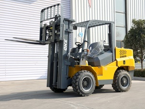 Chariot élévateur diesel 2-3,5 tonnes de capacité nominale, commande assise, déplaceur latéral hydraulique, 4x4, utilisation intérieure, mât à deux étages, pneumatique - Product Image 3