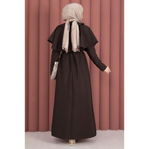 Robe minimaliste en crêpe marron avec détail cape et lacets pour un usage quotidien - Product Image 6