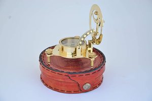 Calvin Handicrafts "Boussole de cadran solaire nautique en laiton antique avec boîte en cuir marron magnifiquement faite à la main - Product Image 6
