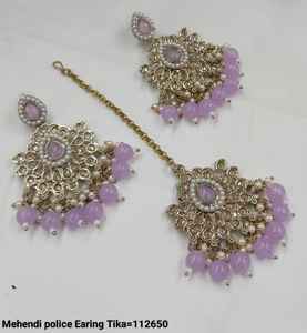 BOUCLES D'OREILLES DE CHANDELIER DE CONCEPTION INDIENNE EN GROS BOUCLES D'OREILLES ARTIFICIELLES AVEC PERLES ENSEMBLE MANGTIKKA POUR FEMMES ET FILLES - Product Image 4