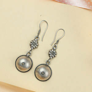 Boucles d'oreilles pendantes vintage Tridha Chand Phool en argent 92,5 plaqué or, perles en forme de fleur, diamants, turquoise pour les mariages - Product Image 5