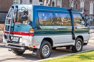 Affidabile auto usata Mitsubishi Delica Star Wagon 4WD del 1993 - Product Image 4