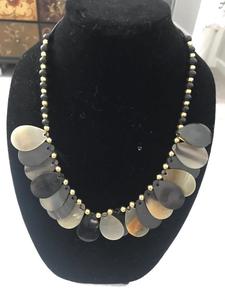 Collar de Lujo Hecho a Mano con Cuerno de Búfalo, Joyería Natural y Sostenible para Mujer, Alta Calidad - Product Image 4