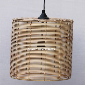 Dernier modèle de lampe suspendue ronde décorative tissée de couleur naturelle avec revêtement en laque Fabricant d'abat-jour de canne Exportateur - Product Image 5
