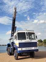Foreuse de puits montée sur camion, profondeur 300 mètres, DTH et rotative, PRL PDTHR-300, capacité 1000 pieds, diamètre 10-12 pouces, puissance 17KW