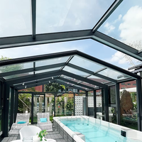 Kit de véranda mobile électrique préfabriquée moderne personnalisée avec écran rétractable et cloison de piscine extérieure en verre trempé