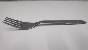 Fourchette en acier inoxydable au design moderne et élégant avec poignée élégante finie miroir, parfaite pour les repas de table élégants et les mariages. - Product Image 4