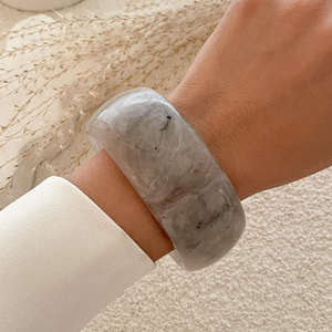 Hecho a mano resina madera multicolor mujeres niñas moda Luna forma aniversario brazalete joyería - Product Image 5