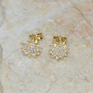 Boucles d'oreilles délicates en forme d'étoile avec diamants en moissanite VVS de 8 mm, plaquées or, argent 925 pour femmes, bijoux fins de luxe - Product Image 3