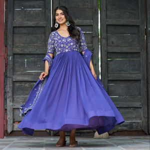 Dupatta de Diseñador Premium TENNECY con Lentejuelas de Imitación y Cuentas Multihilo Bordadas para Vestido de Fiesta, Boda, Diwali - Reversible - Product Image 1