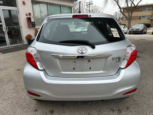 Voiture d'occasion de qualité et abordable, Toyota Yaris 2014, conduite à gauche - Product Image 5