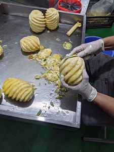 Morceaux d'ananas congelés du Vietnam traités avec la technologie IQF pour les mélanges de bar à jus tropicaux garnitures de boulangerie et surgelés - Product Image 2