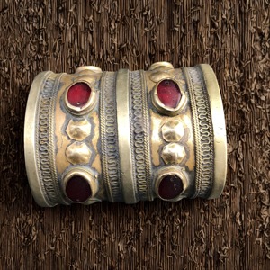 Brazalete Artesanal Afgano Kuchi Tribal con Piedras de Colores, Trabajo de Espejo, Anillo de Dedo Boho, Cadena Étnica de Moda - Product Image 1