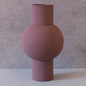 Vase à fleurs en fer fini métallisé pour les mariages Laissez vos fleurs briller avec un attrait saisissant qui attire l'attention de tout le monde - Product Image 1