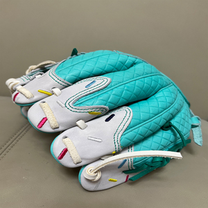 ถุงมือเบสบอลหนังสีเทอร์ควอยซ์ แบบ H-Web สำหรับมือขวา ตำแหน่งเอาท์ฟิลด์ ปิดด้วยแถบตีนตุ๊กแก ระบายอากาศได้ดี ใช้ได้ทุกฤดู - Product Image 6