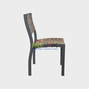 Cette chaise simple de style minimaliste est fabriquée en bois solide pour une utilisation en extérieur et est résistante aux intempéries - Product Image 3