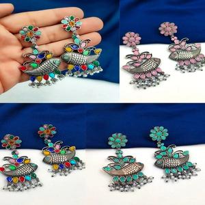 Pendientes de gota de pez de plata bohemios de lujo, adornos de piedra coloridos, toque elegante para cada ocasión que refleja la naturaleza - Product Image 1