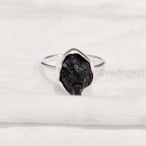 Joyería de piedra en bruto Anillo de mujer Natural Raw Black Tourmaline Gemstone October Birthstone Simple Vintage 925 Anillo de plata esterlina - Product Image 3