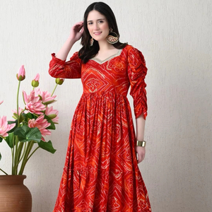 Ensemble Kurtis élégant pour femmes en rayonne lourde de créateur, détails de travail imprimés sur quatre côtés pour vêtements de festival. - Product Image 1