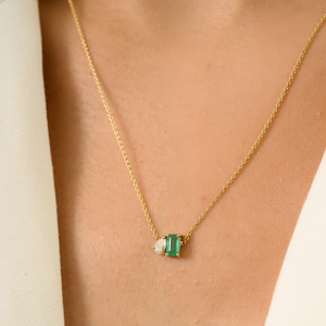 Impresionante Collar con Colgante Toi et Moi de Esmeralda y Diamantes, Joyería Apilable de Moda, Joyería Personalizada de Fábrica en Oro Amarillo de 14K - Product Image 2