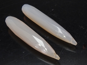 Calcédoine grise faite à la main à facettes allongée goutte Briolette perle 35MM de Long pour la fabrication de bijoux pierre en vrac - Product Image 2