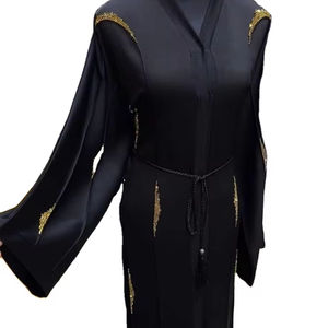 Belle Abaya noire de Dubaï pour les femmes vêtements traditionnels islamiques avec le travail à la main caftan accessoire traditionnel musulman - Product Image 1