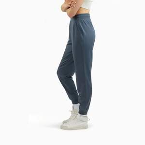 Pantalones Deportivos de Moda para Mujer, Diseño Personalizado OEM, Pantalones Deportivos Urbanos para Mujer, Pantalones de Forro Polar Ajustados con Bolsillos Laterales, Cintura Elástica con Logotipo - Product Image 5