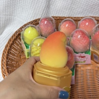 Crème glacée exotique la plus vendue avec croûte aux pépites de chocolat et saveurs pomme, citron, pêche, mangue, raisin, durian, ananas en sachet