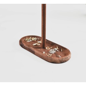 El soporte de joyería de madera proporciona una plataforma resistente y elegante que mantiene tus accesorios favoritos perfectamente organizados. - Product Image 6
