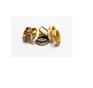 Encantador anillo de servilleta de resina hecho a mano perfecto para hogares modernos que buscan una mezcla de elegancia, creatividad y diseño premium - Product Image 5