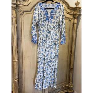 Vestido de Verano Azul con Estampado Floral para Oficina, Diseño Personalizado, Viscosa Transpirable, Elegante e Informal, Largo hasta la Rodilla, Sublimado - Product Image 2