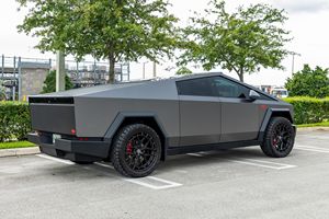 Auto Usado Confiable, Tesla Cybertruck Cyberbeast 2024, Tracción en las Cuatro Ruedas con Tres Motores, 845 Caballos de Fuerza - Product Image 6