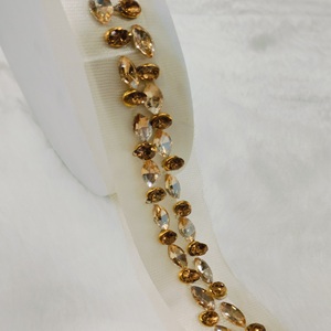 Elegante tela de encaje de diamante de cristal hecha a mano, adorno de piedra bordada para ropa de alta costura y fiesta - Product Image 5