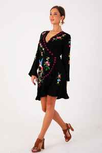 เดรสสั้นสไตล์วินเทจแบบยูเครน แฟชั่นใหม่ ขายส่ง สีดำ ปักลายพู่ห้อย แขนยาว ชุดเดียว สไตล์หวาน สีพื้น - Product Image 3